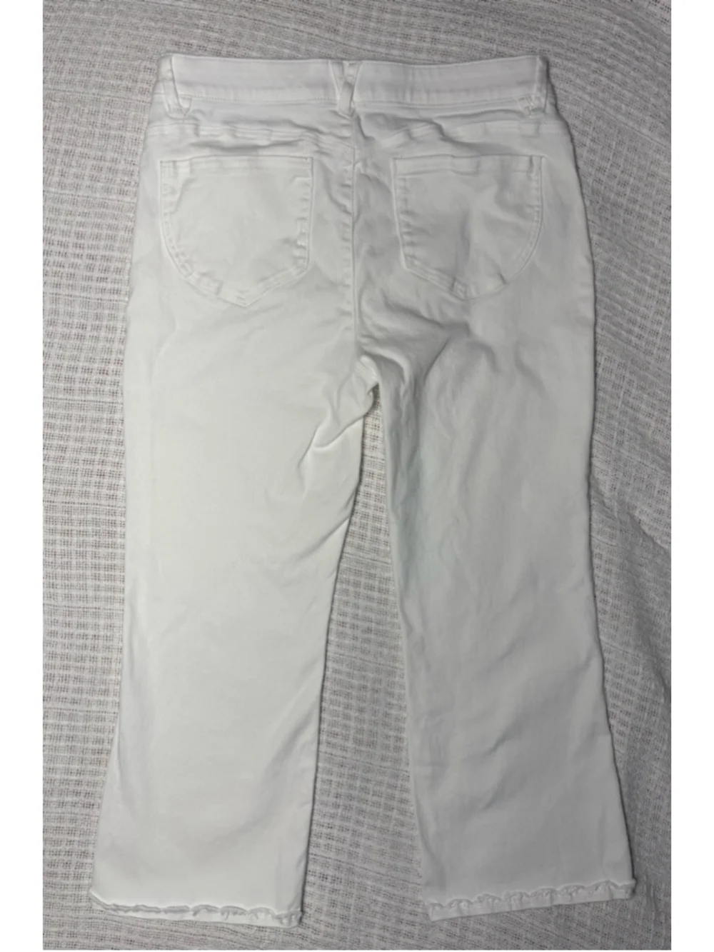 Democracy Ab' Technology Optic White Scalloped Fray Hem Crop Flare Jeans SZ 14 - Picture 3 of 9